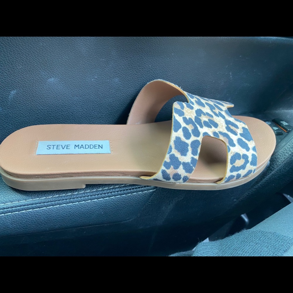 Size 9.5 Steve Madden slide sandals